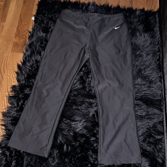 Black Nike  Dry-Fit Wide Leg Capri Leggings M - Picture 3 of 12